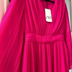 Zara Dress new with tags never worn!! Midi/ Maxi length!! Size Large!!